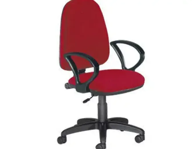 SILLA ROCADA CON BRAZOS COLOR BURDEOS DIAMETRO BASE 610 MM RESPALDO DE 490 MM X 420 MM